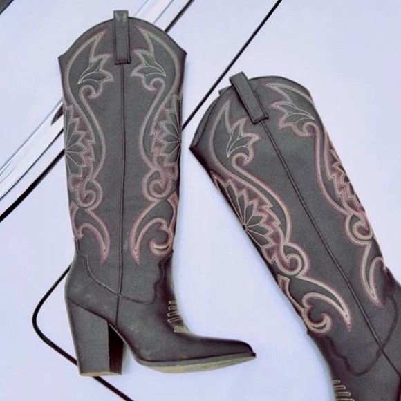 Steve Madden Lasso Women's Black
Embroidered Western Cowboy Boots - Picture 3 of 13